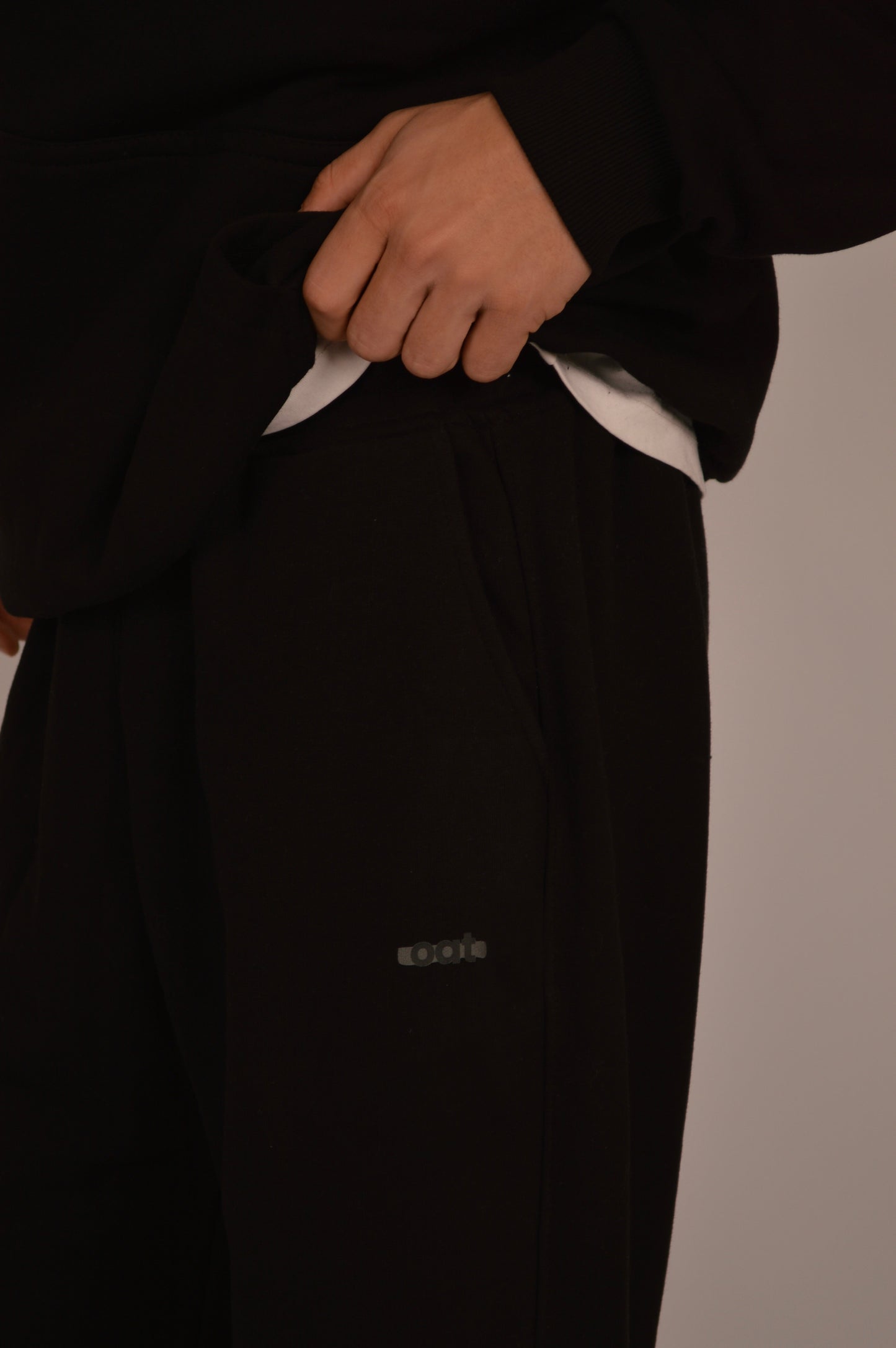 oat sweatpants — black