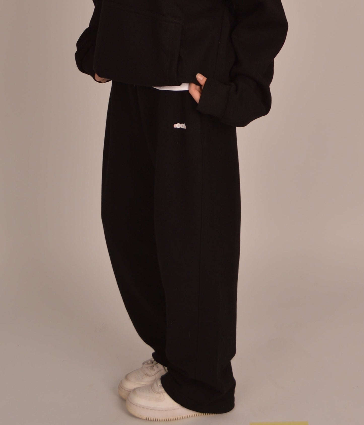 oat sweatpants — black