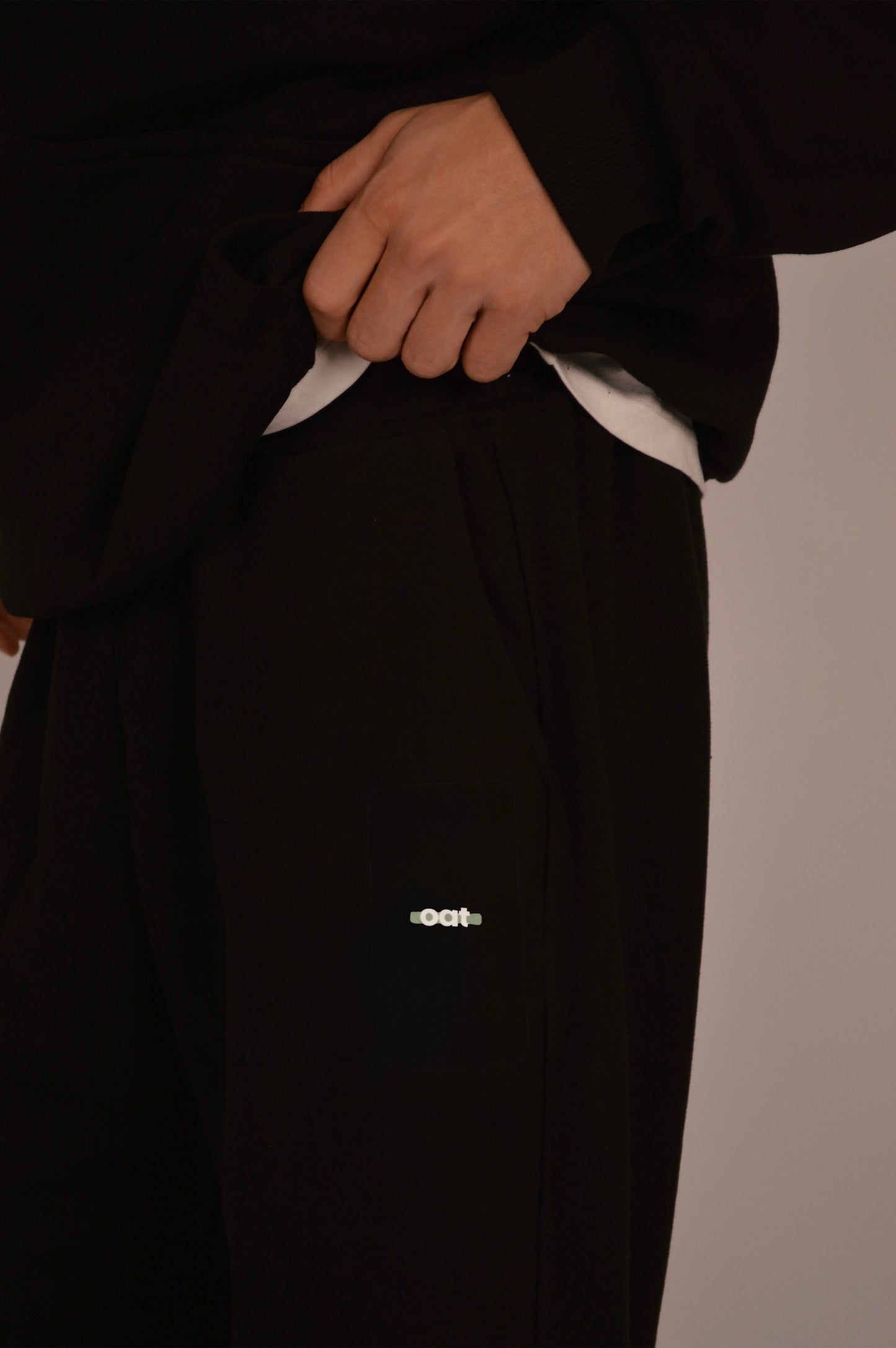 oat sweatpants — black